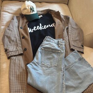 Graphic Black Weekend sweater